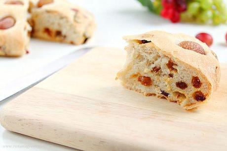 Grape and raisin flatbread (vegan)