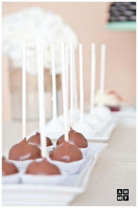 Sweet inspiration for your wedding: Dessert table versus Wedding cake!