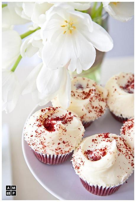 Sweet inspiration for your wedding: Dessert table versus Wedding cake!