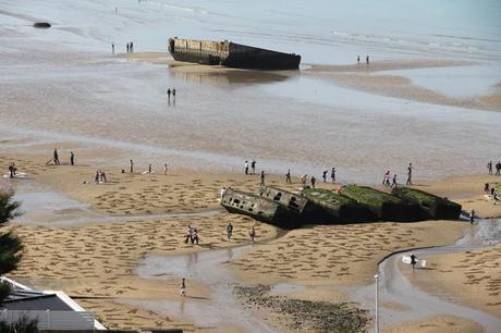 9,000 Fallen Soldiers Etched into the Sand on Normandy Beach to Commemorate Peace Day WWII war sand Normandy installation 