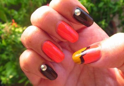 A Quick Mani For Fall/Halloween!  (No Nail Art Tools Required!)