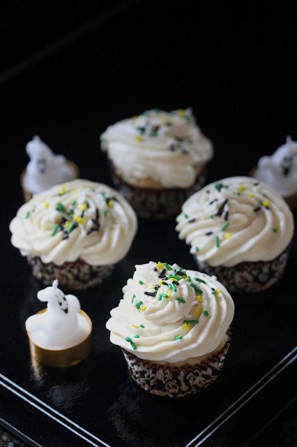 Vegan Vanilla and Agave Nectar Cupcakes with Vanilla Frosting {Naturally Sweetened}