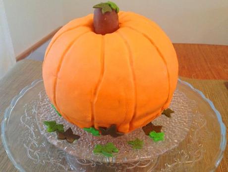 halloween pumpkin cake shaped fondant recipe and decoration with leaves decoration