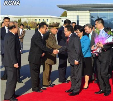 Mongolian President Tsakhiagiin Elbegdorj shakes hands with DPRK Minister of Foreign Trade Ri Ryong Nam prior to departing from Pyongyang airport on 31 October 2013 after a four-day visit to the DPRK (Photo: KCNA)