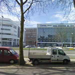 CORRECT: The Holiday Inn Express Antwerp North - NOT A RENAULT GARAGE OR CHURCH