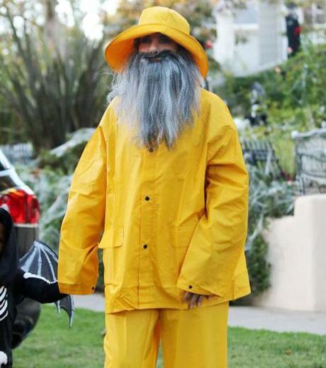 Sandra Bullock hit the LA trick or treating circuit in the guise of a hairy fisherman.