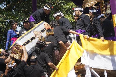 royal cremation puri ubud 2013