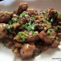 DICED CHICKEN WITH WATER CHESTNUT & BLACK PEPPER