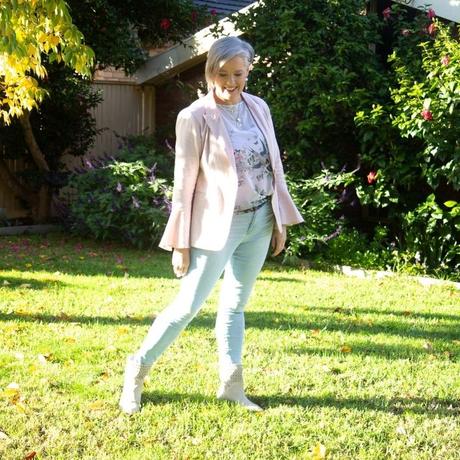 How To Feel Feminine While Wearing Jeans