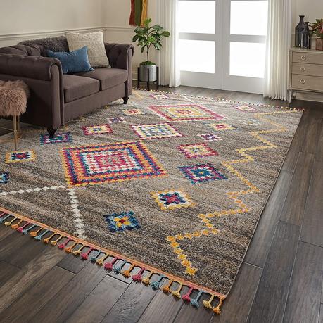 Furniture-around-area-rug