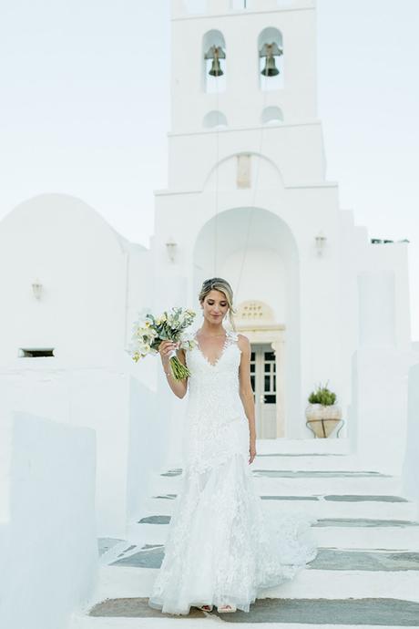 destination-summer-wedding-sifnos-island-gorgeous-white-flowers_07