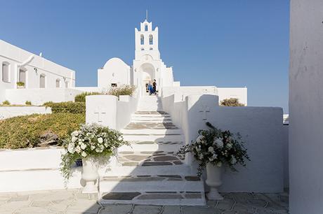 destination-summer-wedding-sifnos-island-gorgeous-white-flowers_19