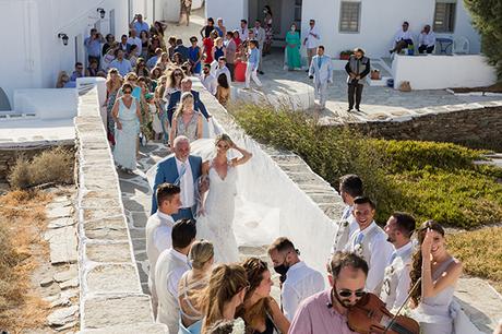 destination-summer-wedding-sifnos-island-gorgeous-white-flowers_27