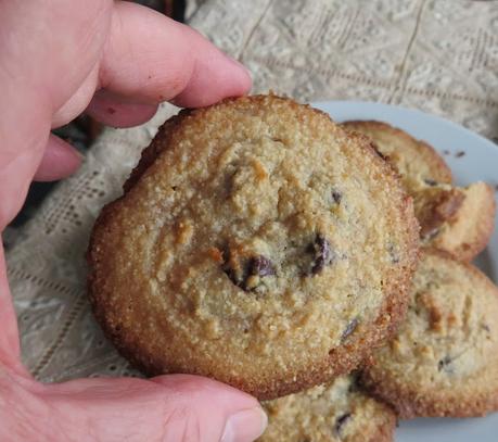 Keto Chocolate Chip Cookies