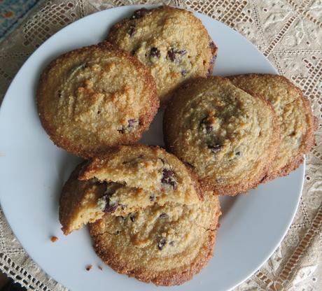 Keto Chocolate Chip Cookies