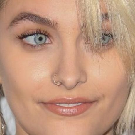 5 Celebrities With Nose Piercing On The Right Side