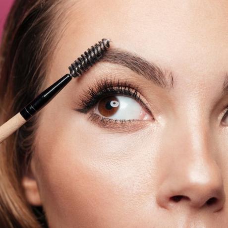 Tips for Eyebrow Aftercare Specialists Should Share