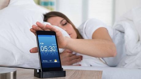 alarm-clock-smartphone
