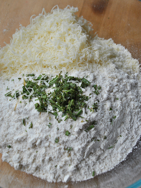 garlic-rosemary-biscuits-ingredients