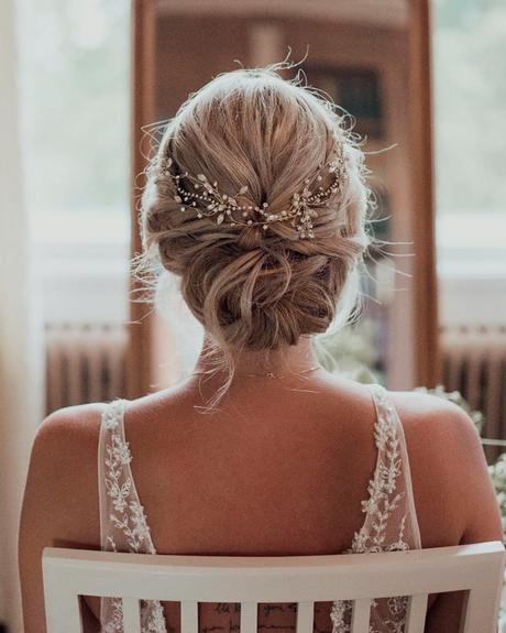 how to choose wedding updo accessories