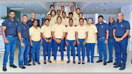 Sri Lankan women’s cricket team led by Chamari Atapattu, head coach Hashan Tillakaratne, Assistant coach Lanka de Silva and spin  coach Dinuk Hettiarachchi before their departure yesterday. (Picture courtesy SLC)