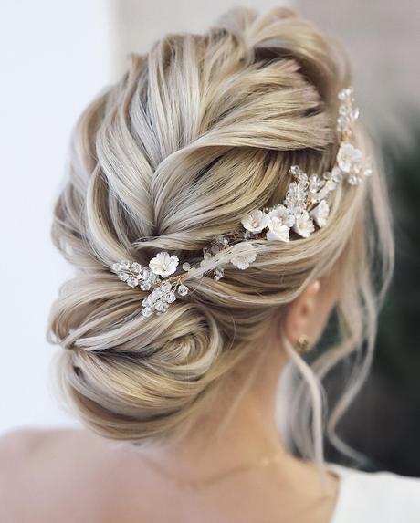 winter wedding hairstyles hailstyle for short hair tonyastylist