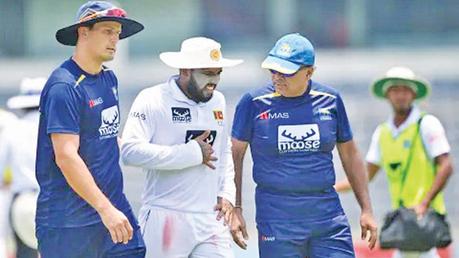  Kusal Mendis going off the field holding his chest in the last over before lunch during the first day of the second Test against Bangladesh.