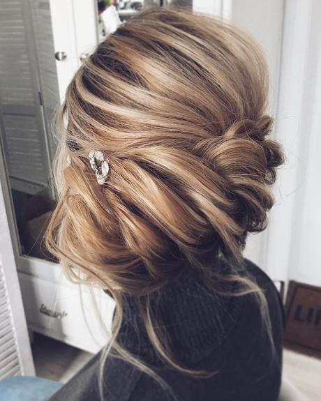 wedding side hairstyles pinned to the side