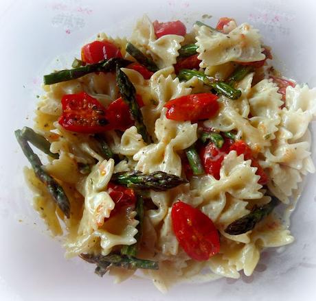 Pasta salad with Roasted Asparagus and tomatoes
