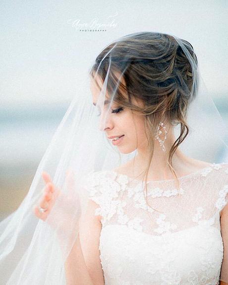 beach wedding hairstyles updo with veil enzebridal
