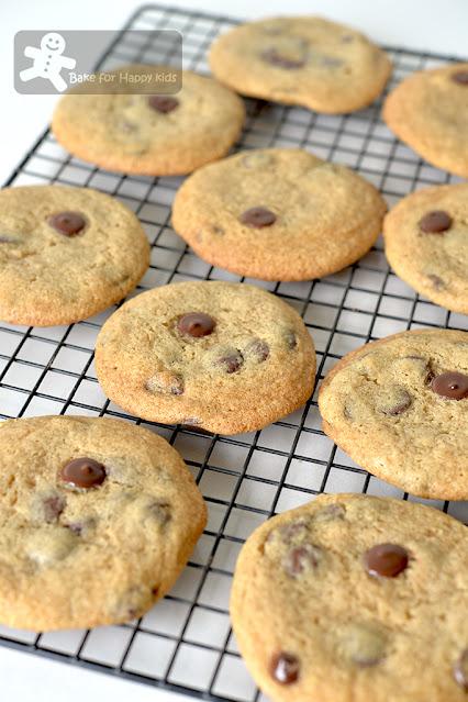 Maggie's best gooey sticky chocolate chips cookies maple syrup no egg no cane sugar