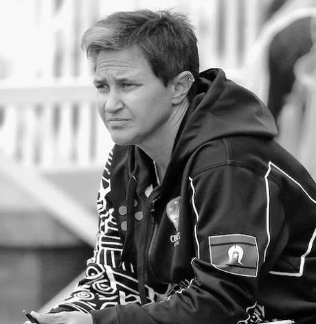 Shelley Nitschke  and India run riot at Kotla