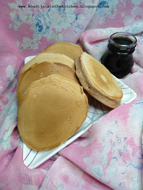 CRÊPES AMÉRICAINES À LA BOISSON AUX AMANDES AU CHOCOLAT / CHOCOLATE ALMOND BEVERAGE PANCAKES / PANQUEQUES CON BEBIDA DE ALMENDRAS SABOR CHOCOLATE / فطائر أمريكية بمشروب  حليب اللوز بالشوكولاتة