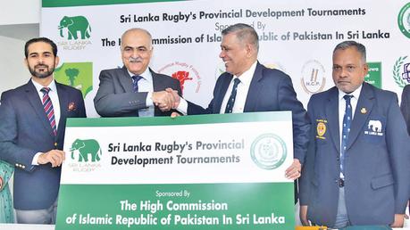 Presenting the sponsorship: From Left: Tanivr Ahmed - Deputy HC of Pakistan in Sri Lanka, Major General Umar Farooq Burki - The high commissioner of Pakistan in Sri Lanka, Rizly Illyas - SLR President, Rear Admiral H. A. U. D. Hettiarachchi – SLR Vice President.