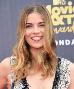 Annie Murphy Net Worth 2022
