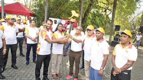 French Ambassador Eric Lavertu, NOC President Suresh Subramaniam, Treasurer Gamini Jayasinghe, Olympic Silver medal winner Susanthika Jayasinghe and Olympian Badminton player Niluka Karunaratne at the Olympic Day Run.  (Pic by Sudath Malaweera)
