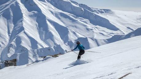 Famous Places for Skiing in Kashmir