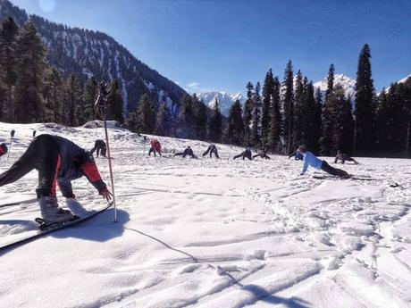 Famous Places for Skiing in Kashmir