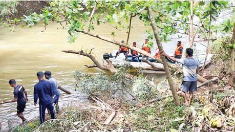 Officers from the Southern Navy Base have launched a special operation to search for the victim’s head in the Nilwala Ganga.