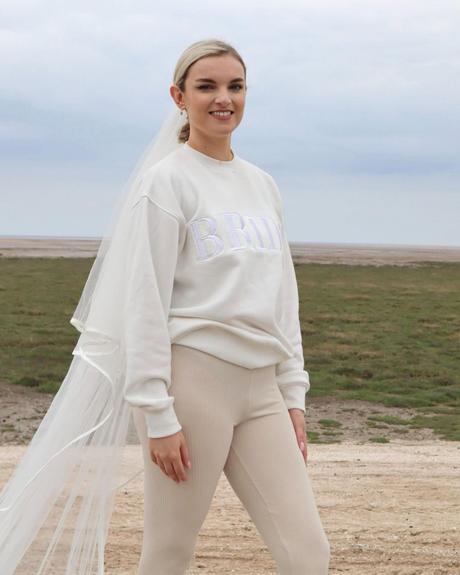 bride to be gift sweatshirt white