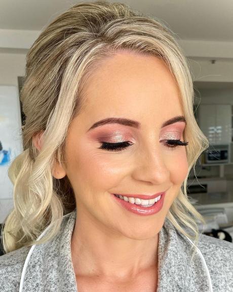 Mother of the bride glow eyes