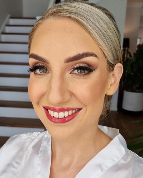 Mother of the bride makeup glamorous lips look