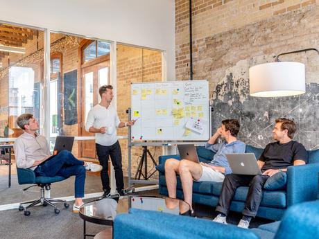 Tips to Stand Out As An Online Business Coach Meeting