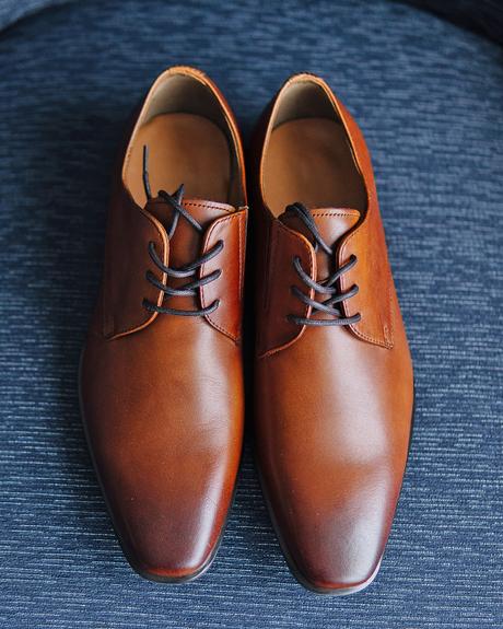 oxford mens wedding shoes brown for boho rustic wedding shutterstoc