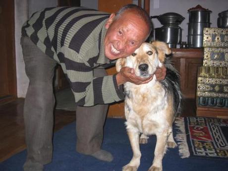 What a pleasure to find Rumi where we left him, with our Ladakhi family at Nurboo Guesthouse... utterly adored by his Ladakhi dad Angchuk.