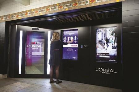 L'Oreal Paris intelligent shopping color experience in the NYC Subway
