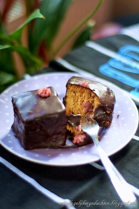 Chocolate Gingerbread Petit Fours with Blackberry Buttercream/ Шоколадно-Имбирные Птифур с Ежевичным Кремом