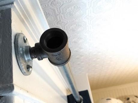 #DIY : How to make a gorgeous curtain rod from a plumbing pipe.  For real via @LynneKnowlton Design The Life You Want to Live 