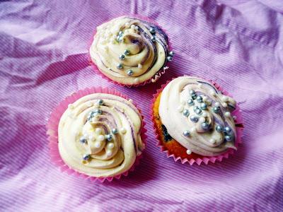 Blackberry Cupcakes With White Chocolate Frosting