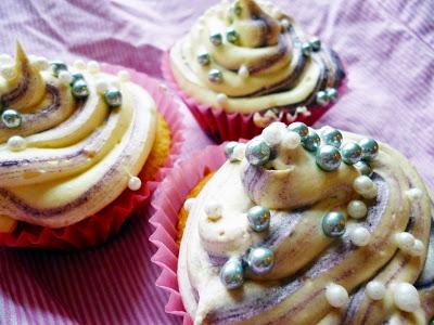 Blackberry Cupcakes With White Chocolate Frosting